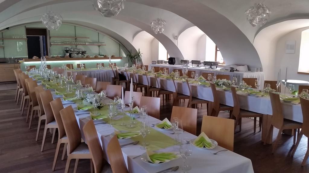 Hotel Zamecka Sypka Бланско Екстериор снимка