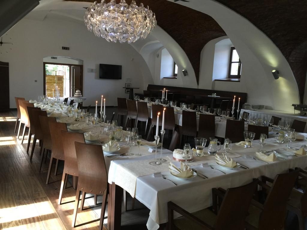 Hotel Zamecka Sypka Бланско Екстериор снимка