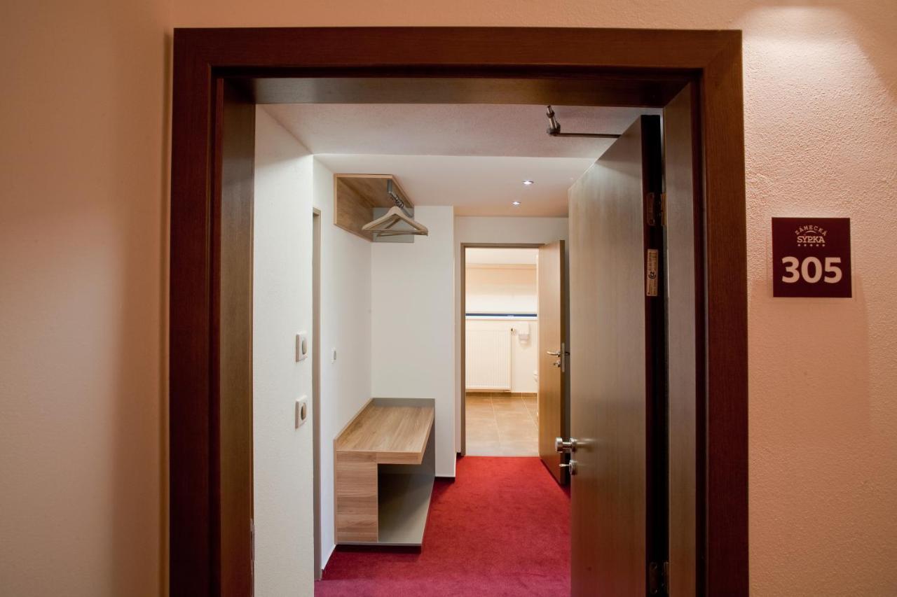 Hotel Zamecka Sypka Бланско Екстериор снимка